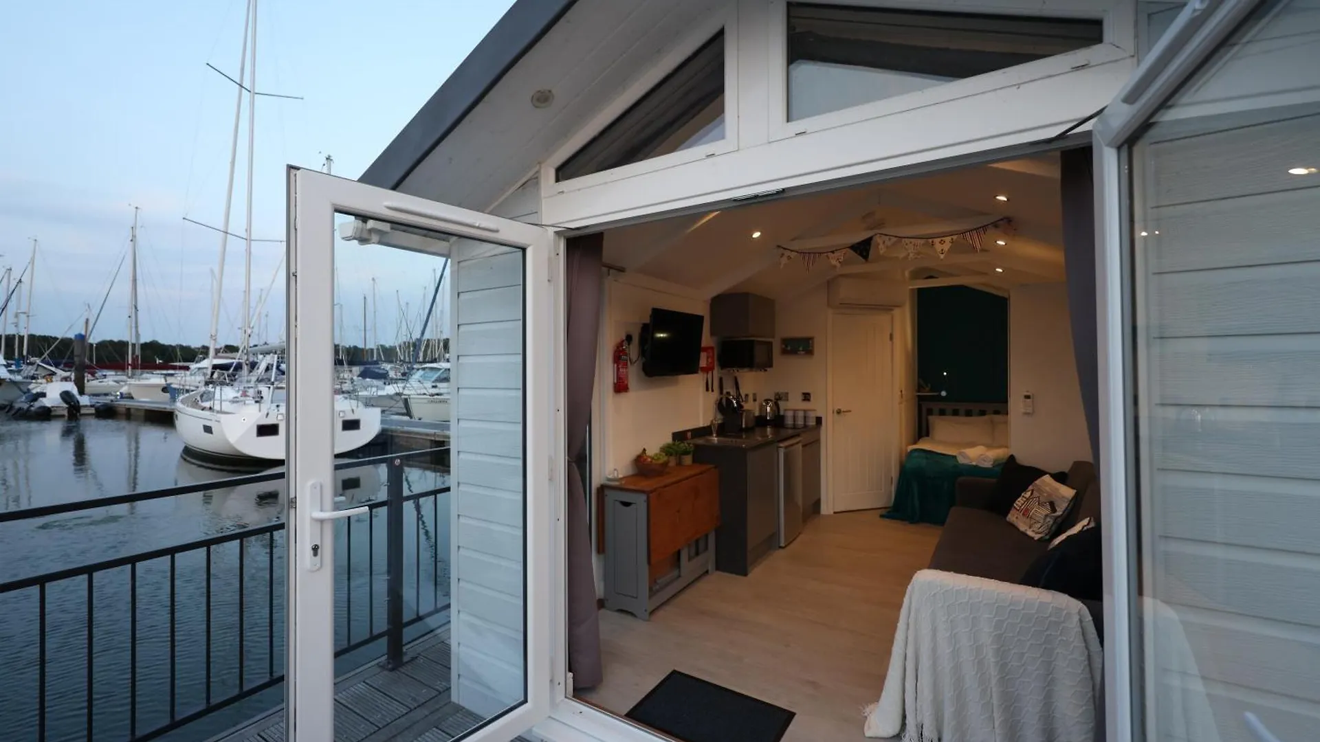 Mercury Yacht Harbour And Holiday Park Bursledon